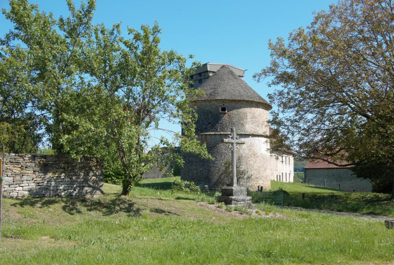 Отель La Ferme Aux Glycines Aillevans Экстерьер фото