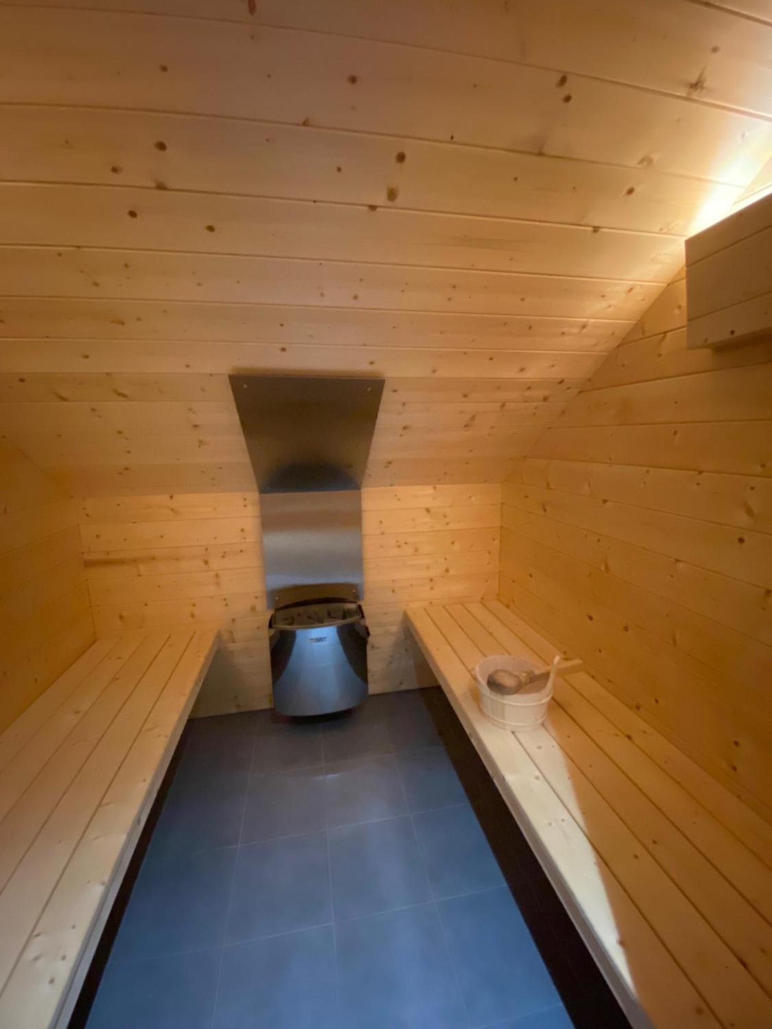 Отель La Ferme Aux Glycines Aillevans Экстерьер фото